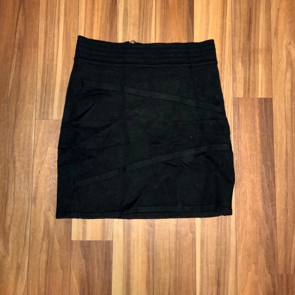 Women’s 2B Bebe Skirt Preowned Size MEDIUM